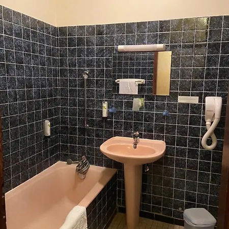 Logis L'auberge Du Gros Estalagem