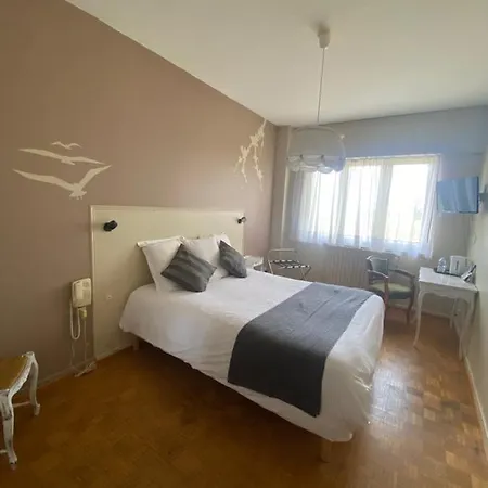 Estalagem Logis L'auberge Du Gros 2*