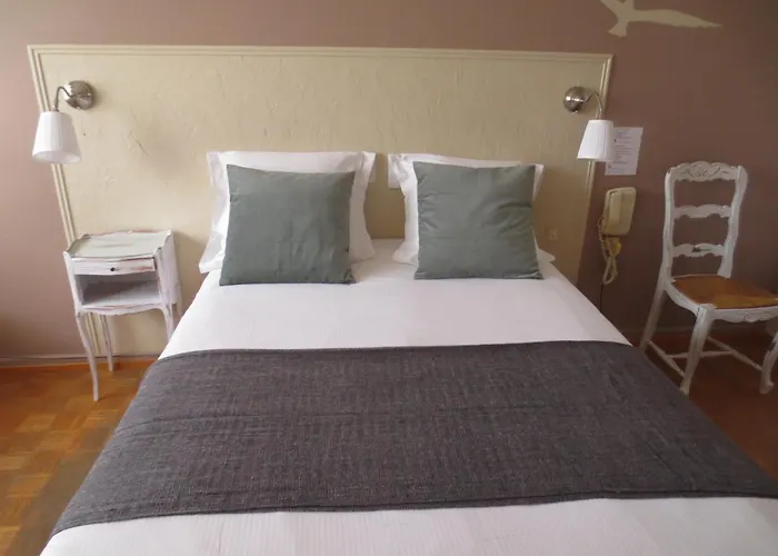 宾馆 Logis L'auberge Du Gros 2*